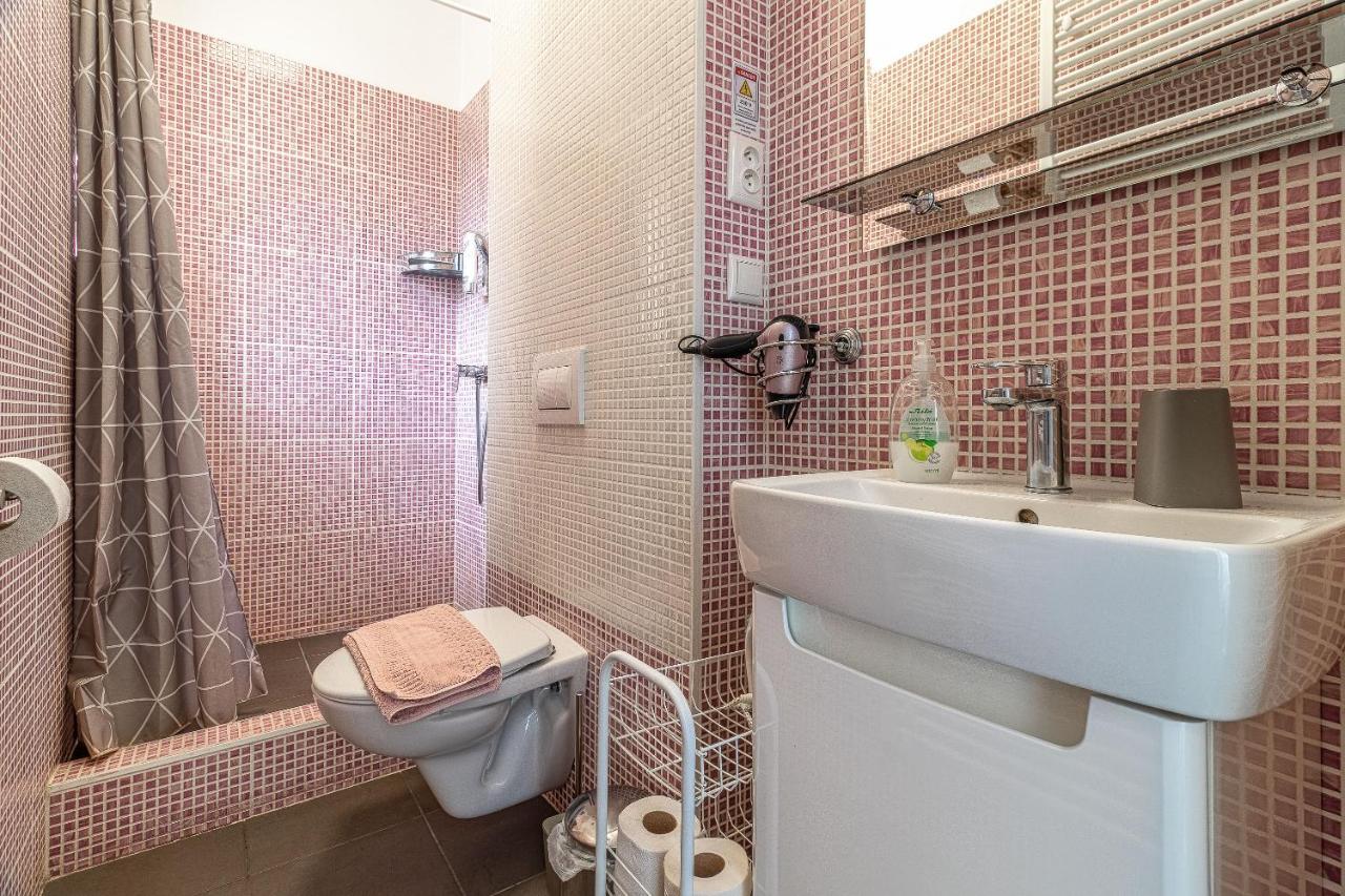 Bratislava -Apartment Near The City Center With A Balcony 外观 照片